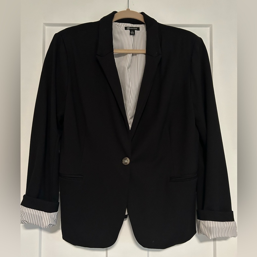 Versona Blazer Black with Stripes on Interior